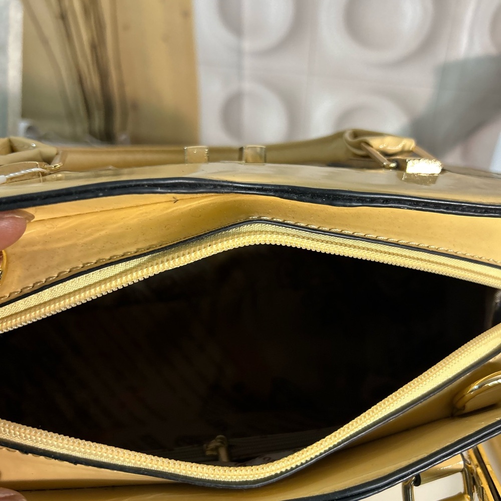 Large Handbag Tote - Picture 4 of 5